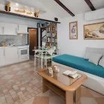 Tina Apartman *